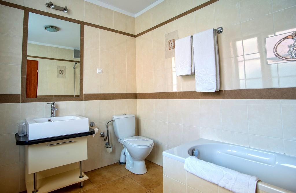 Hotel Adalbertus 그니에즈노 객실 사진